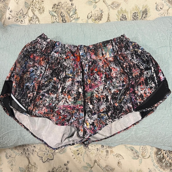 lululemon athletica Pants - Lululemon Hotty Hot 2.5” Size 10 Vitalize